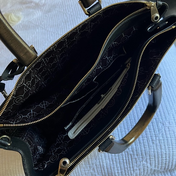 Mint condition Henri Bendel purse - Picture 5 of 6